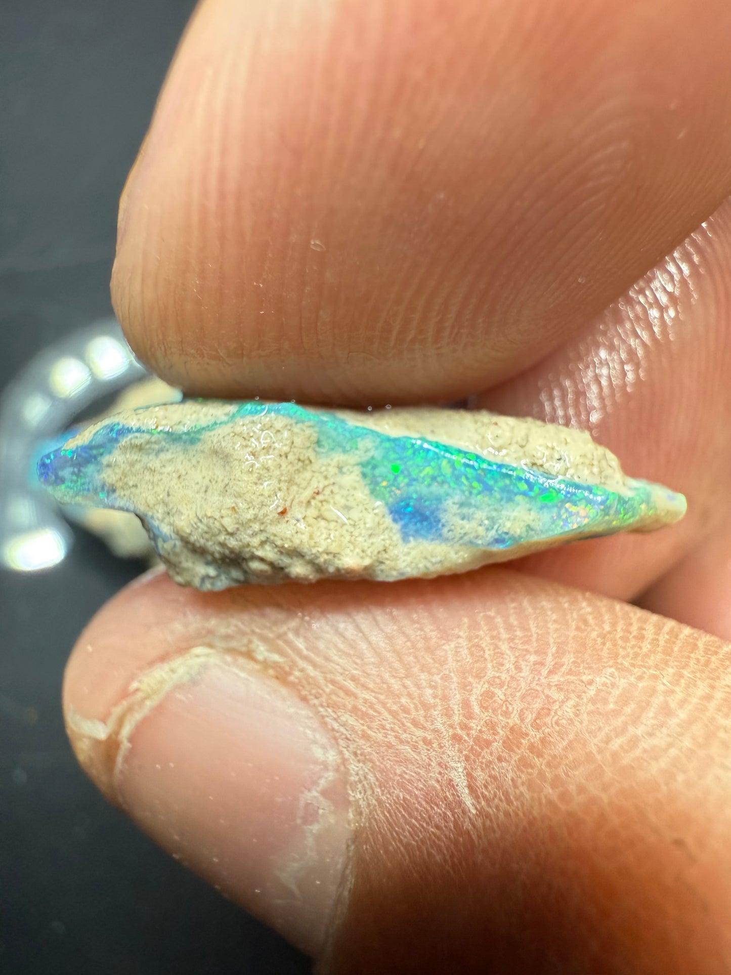 BLUE RED CRYSTAL GEM 26.45CT