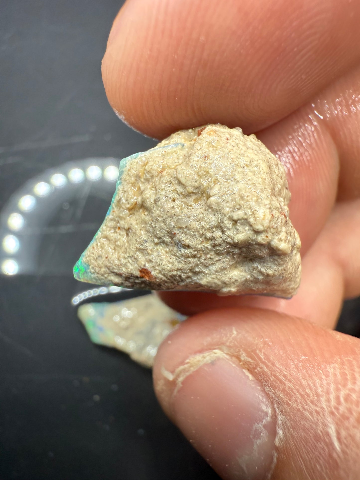 BLUE RED CRYSTAL GEM 26.45CT