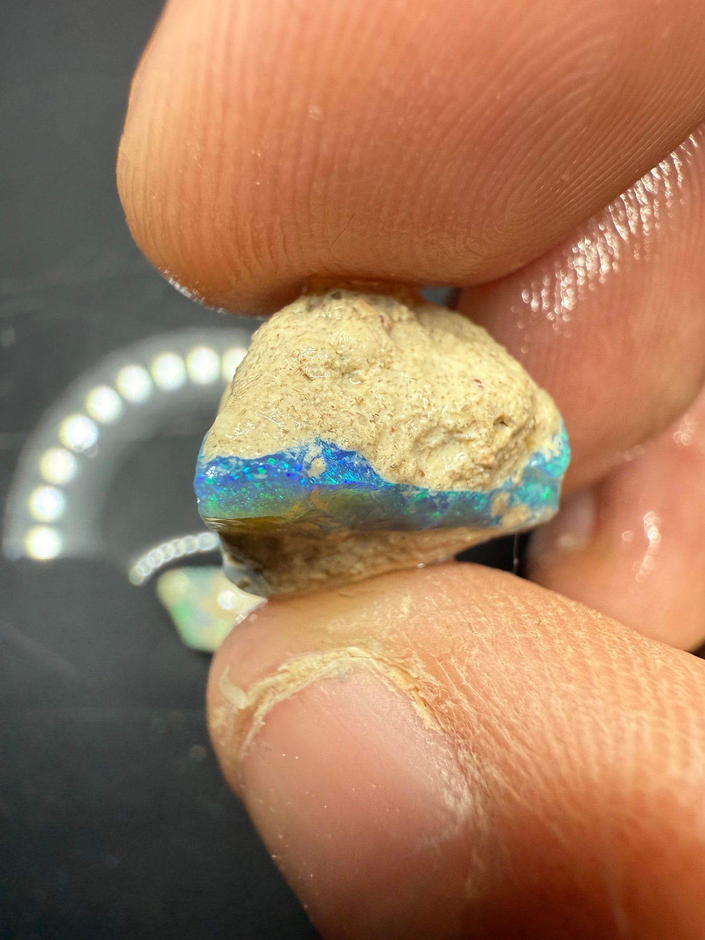 BLUE RED CRYSTAL GEM 26.45CT