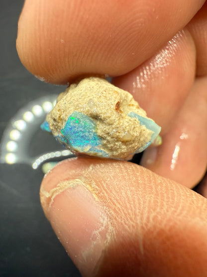 BLUE RED CRYSTAL GEM 26.45CT