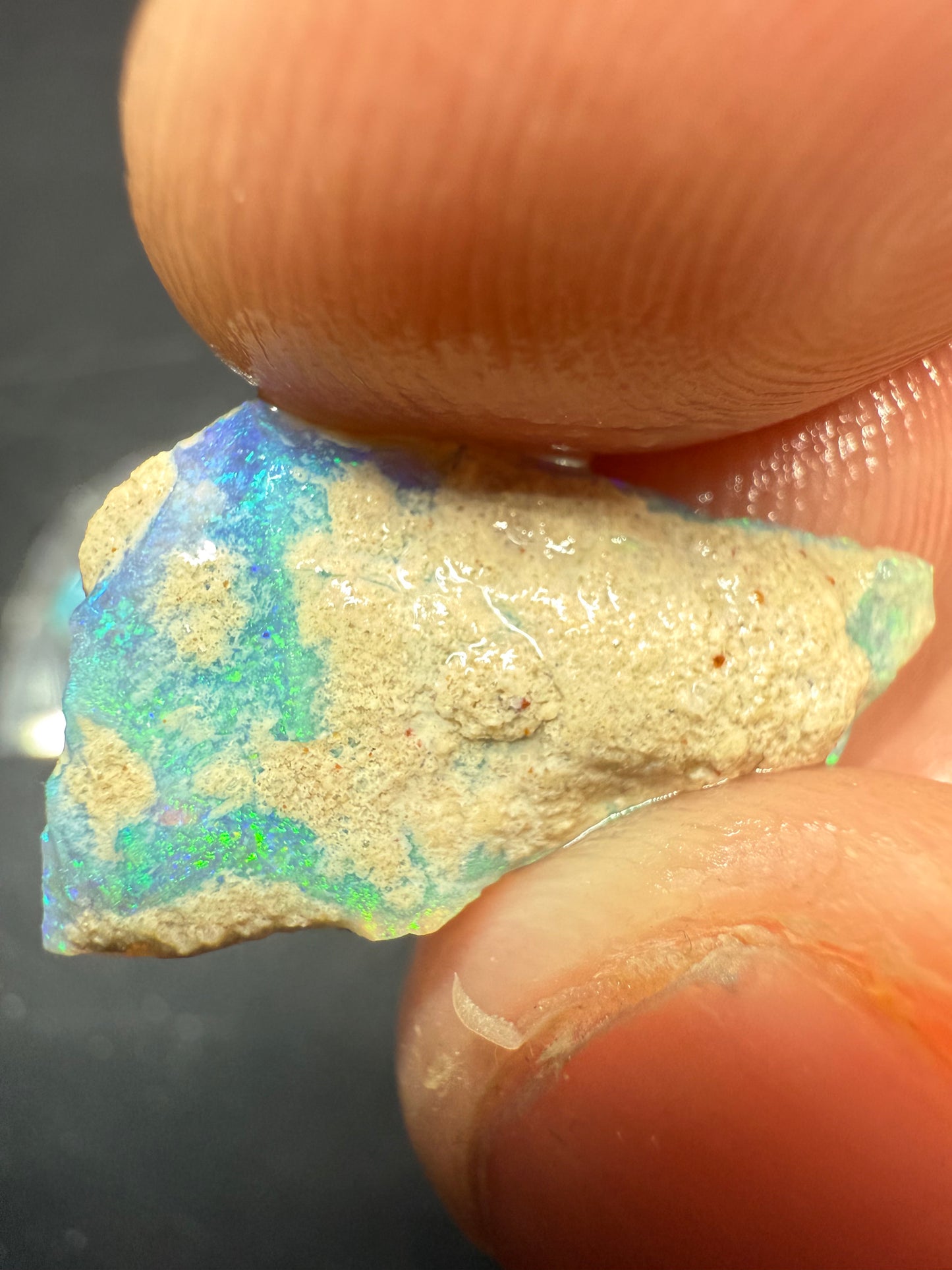 BLUE RED CRYSTAL GEM 26.45CT
