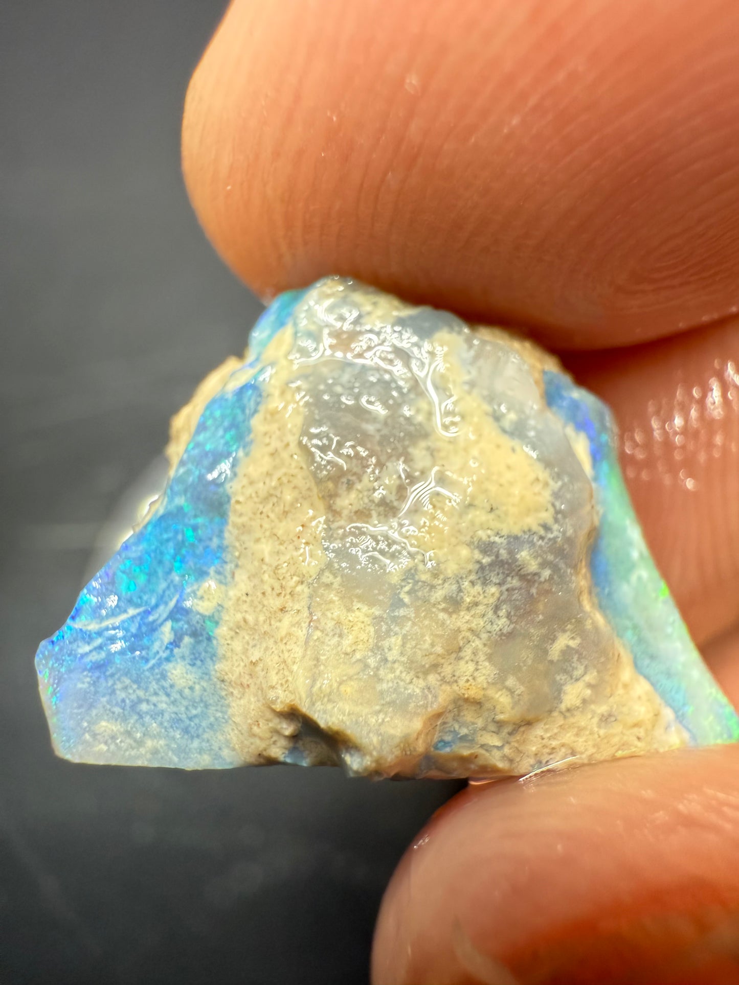 BLUE RED CRYSTAL GEM 26.45CT