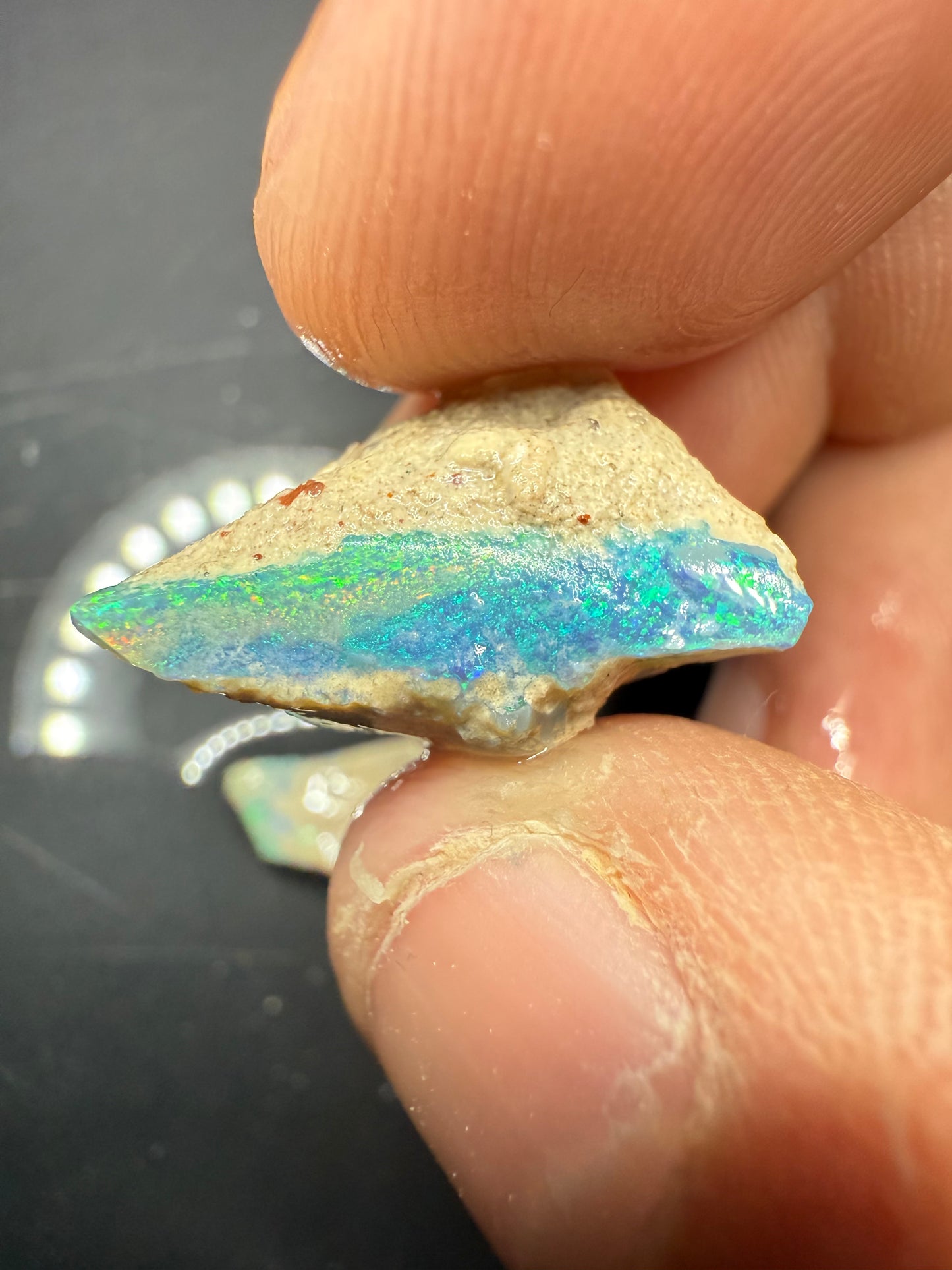 BLUE RED CRYSTAL GEM 26.45CT