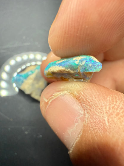 BLUE RED CRYSTAL GEM 26.45CT