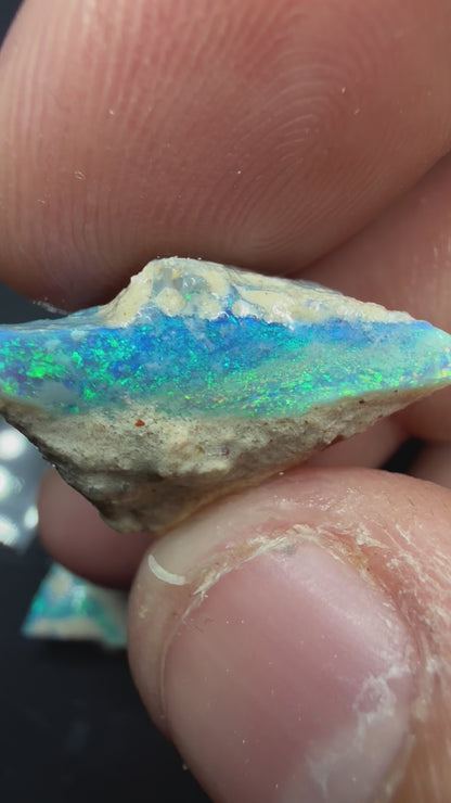 BLUE RED CRYSTAL GEM 26.45CT